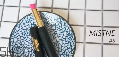mistine羽翼口紅哪個(gè)色最火？mistine口紅在泰國(guó)賣(mài)多少錢(qián)？