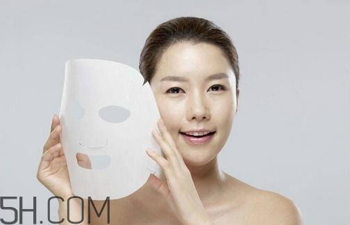 敷睡眠面膜臉刺痛怎么回事？閉口粉刺可以用面膜嗎？