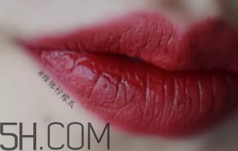 阿瑪尼紅管201多少錢？阿瑪尼紅管201停產(chǎn)了嗎？