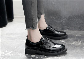 漆皮鞋子容易皺嗎？漆皮鞋子磨腳怎么辦？
