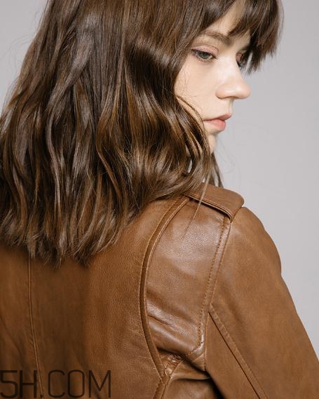 羊皮衣服有味怎么去除？羊皮衣服破了怎么辦？