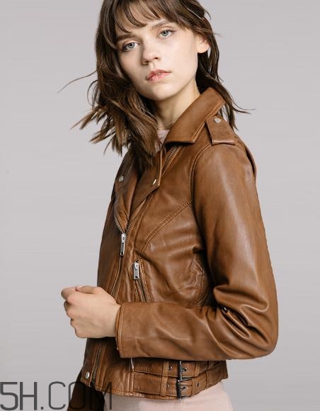 羊皮衣服有味怎么去除？羊皮衣服破了怎么辦？