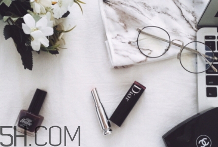 迪奧744多少錢？迪奧漆光唇釉744專柜價(jià)格