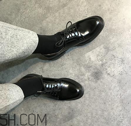 牛皮鞋沾上油怎么辦？牛皮鞋上的油漬怎么去除？