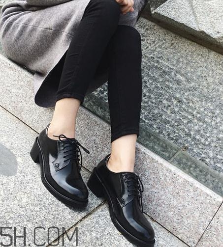 牛皮鞋沾上油怎么辦？牛皮鞋上的油漬怎么去除？