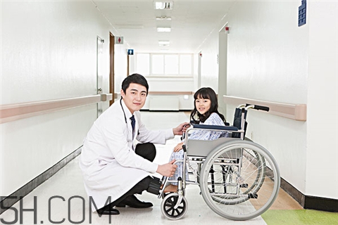 骨折能喝紅酒嗎？骨折能喝啤酒嗎？