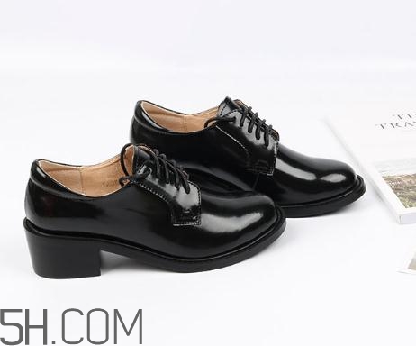 牛皮鞋子發(fā)霉怎么清洗？牛皮鞋子變黃怎么清洗？