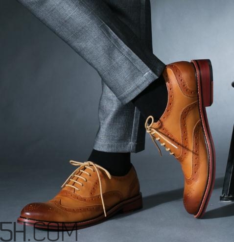 牛皮鞋會(huì)有褶皺印嗎？牛皮鞋子有刮痕怎么辦？