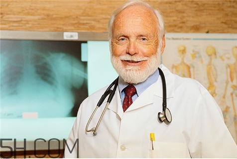 骨折可以喝可樂嗎？骨折可以喝老酒嗎？