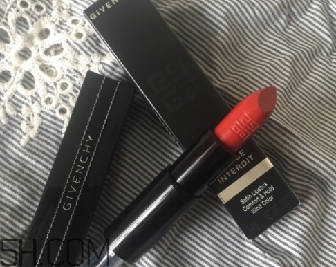 紀(jì)梵希禁忌之吻n11和11區(qū)別 紀(jì)梵希n11和11對(duì)比 紀(jì)梵希禁忌之吻n11和11區(qū)別 紀(jì)梵希n11和11對(duì)比