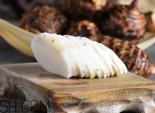 芋頭皮發(fā)綠還能吃 芋頭去皮后綠色能吃嗎 芋頭皮發(fā)綠還能吃 芋頭去皮后綠色能吃嗎