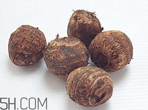 芋頭皮發(fā)綠還能吃 芋頭去皮后綠色能吃嗎 芋頭皮發(fā)綠還能吃 芋頭去皮后綠色能吃嗎