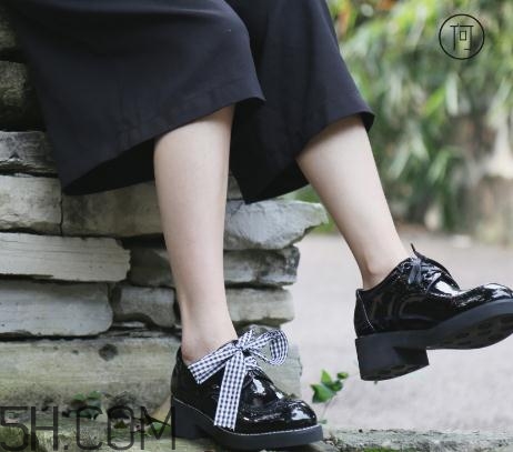 漆皮皮鞋起皮怎么處理？鞋子漆皮掉了怎么辦？