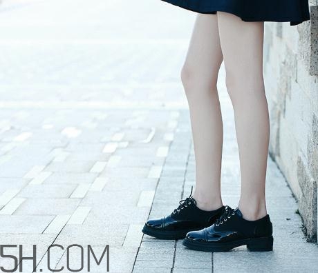 漆皮鞋裂了怎么辦？漆皮鞋可以用鞋油嗎？