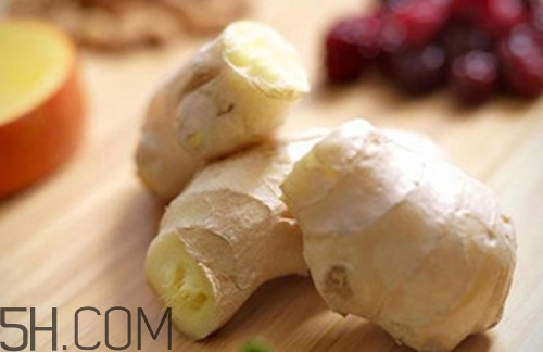 頭發(fā)油怎么辦？頭皮屑很多怎么去除？