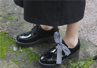 漆皮皮鞋起皮怎么處理？鞋子漆皮掉了怎么辦？