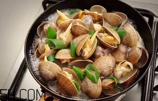 為什么會(huì)長紅血絲？怎么通過健康的食療去除紅血絲？