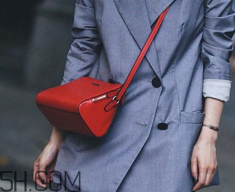 牛皮包包會很硬嗎？牛皮包包皺了怎么辦？