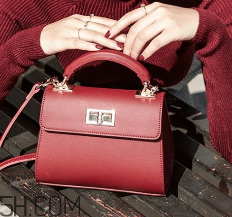 牛皮包包發(fā)霉怎么清洗？牛皮包包味道很大怎么辦？