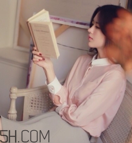 女生說我的胸好小什么意思？女生說我的胸好小怎么回復