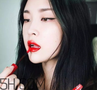 阿瑪尼408多少錢？阿瑪尼限量簽名紅管408專柜價(jià)格