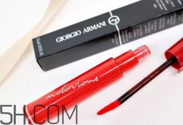 阿瑪尼408多少錢？阿瑪尼限量簽名紅管408專柜價(jià)格