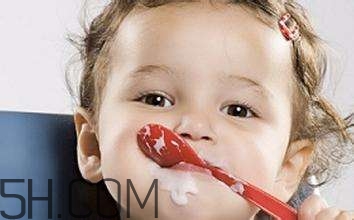 什么樣的人比較適合喝酸奶？酸奶喝多了會(huì)上火嗎？