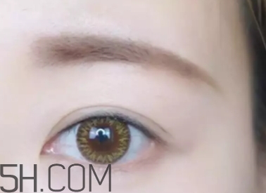 草莓紅口紅適合黃皮嗎？草莓紅口紅顯白嗎？