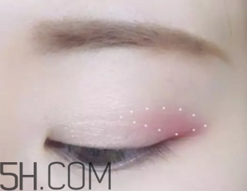 草莓紅口紅適合黃皮嗎？草莓紅口紅顯白嗎？