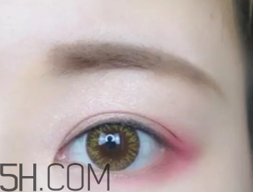 草莓紅口紅適合黃皮嗎？草莓紅口紅顯白嗎？