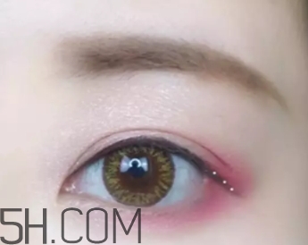 草莓紅口紅適合黃皮嗎？草莓紅口紅顯白嗎？