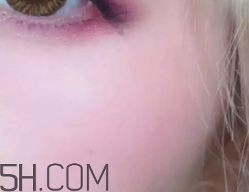 草莓紅口紅適合黃皮嗎？草莓紅口紅顯白嗎？