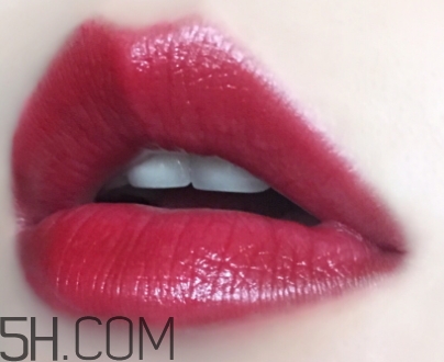 草莓紅口紅適合黃皮嗎？草莓紅口紅顯白嗎？