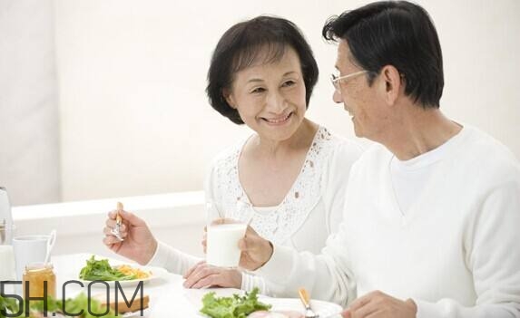 老年人晚餐吃什么好？老年人晚餐有什么注意事項(xiàng)？