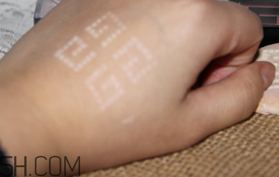 紀(jì)梵希是哪個(gè)國(guó)家的品牌？紀(jì)梵希四宮格散粉使用測(cè)評(píng)