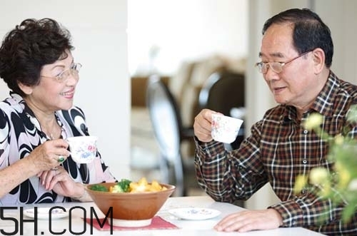 冬季老年人如何養(yǎng)生？老年人養(yǎng)生的注意事項(xiàng)是什么？