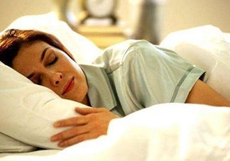 女人說失眠暗示什么？女生說失眠怎么回答