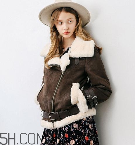 羊羔絨是什么面料？羊羔絨和海貍絨哪個好？