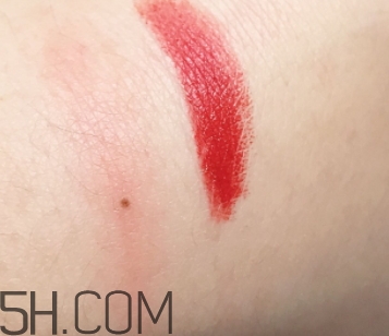 mac小辣椒干不干？mac小辣椒是滋潤還是啞光