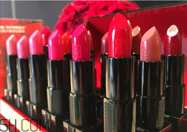 紀(jì)梵希新版禁忌之吻有哪些色號？紀(jì)梵希禁忌之吻霓虹唇膏試色