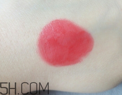 水紅色口紅適合黃皮嗎？水紅色口紅顯白嗎？