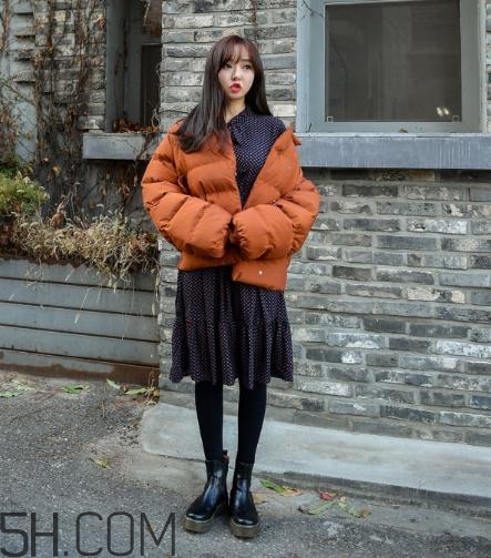 棉服配裙子好看嗎？棉衣配什么裙子好？