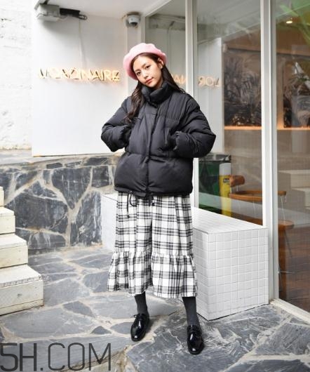 棉服配裙子好看嗎？棉衣配什么裙子好？