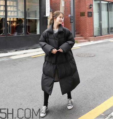 黑色面包服怎么搭配？黑色面包服搭配圖片