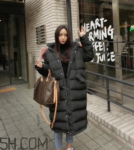 黑色面包服怎么搭配？黑色面包服搭配圖片