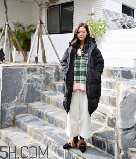 黑色面包服怎么搭配？黑色面包服搭配圖片