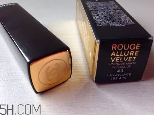 香奈兒絲絨口紅43適合黃皮嗎？香奈兒口紅哪個(gè)色最火？