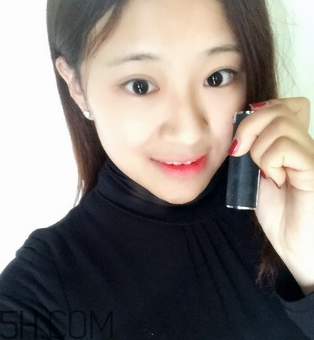 紀(jì)梵希小羊皮304是什么顏色？紀(jì)梵希小羊皮滋潤(rùn)嗎？