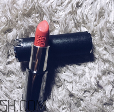 紀(jì)梵希小羊皮304是什么顏色？紀(jì)梵希小羊皮滋潤(rùn)嗎？