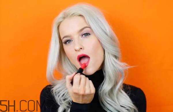 紀(jì)梵希新版禁忌之吻有哪些色號？紀(jì)梵希禁忌之吻霓虹唇膏試色